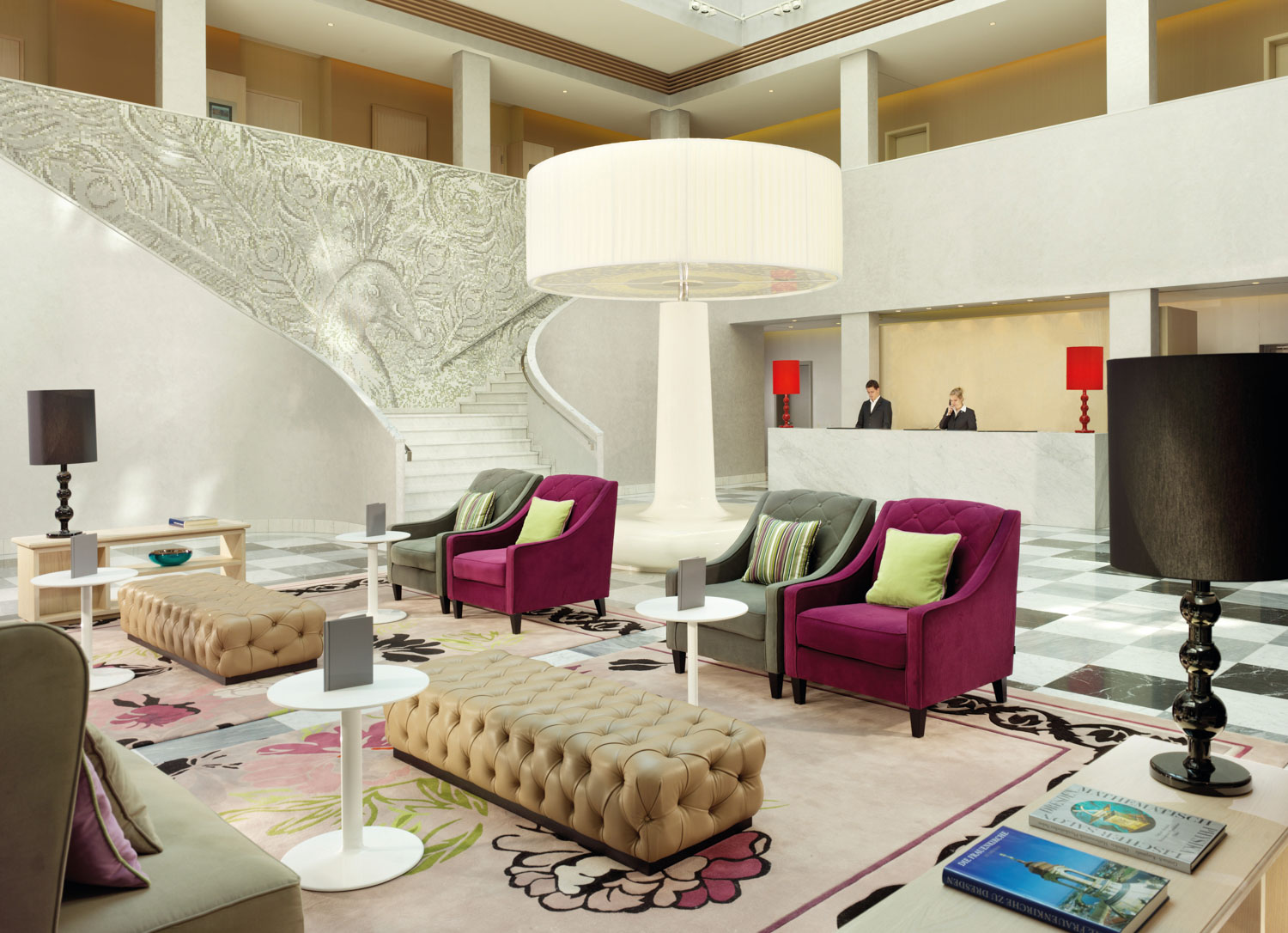 Lobby vom Hyperion Hotel Dresden am Schloss Blick in die Lobby